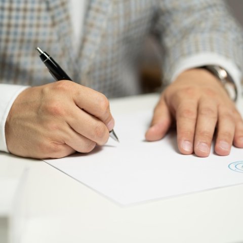 Zdjęcie: Umowa z ekipą remontową na łazienkę: 5 kluczowych zapisów