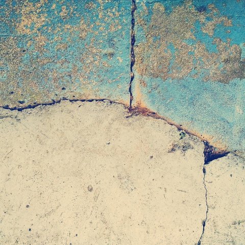 Zdjęcie: Microcement w salonie — nowoczesna posadzka i jej wady