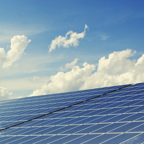 Zdjęcie: Magazyn energii do fotowoltaiki — kiedy naprawdę się opłaca?