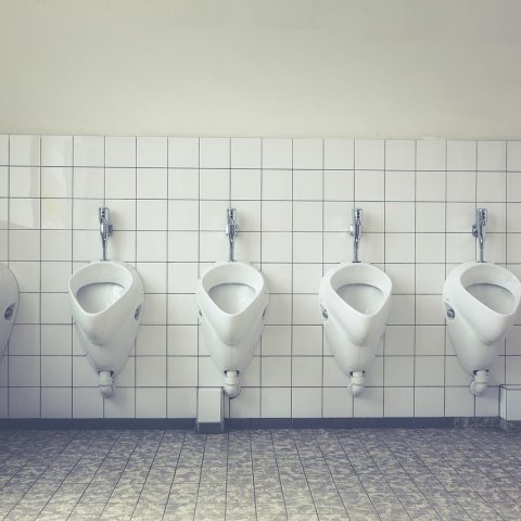 Zdjęcie: Dobudowanie toalety w przedpokoju — co sprawdzić przed hydrauliką