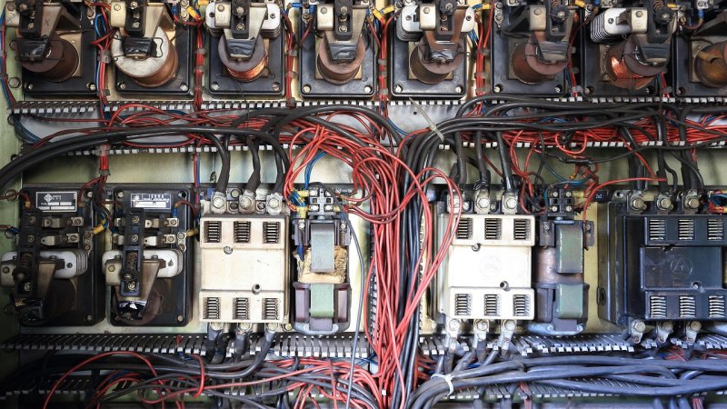 Zdjęcie: Wymiana instalacji elektrycznej podczas remontu domu – jak zrobić to bezpiecznie w 2026