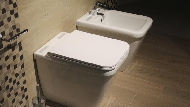 Toaleta myjąca i elektryczny bidet — czy to wydatek, który zwraca się w codziennym użytkowaniu