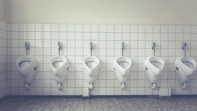 Zdjęcie: Dobudowanie toalety w przedpokoju — co sprawdzić przed hydrauliką